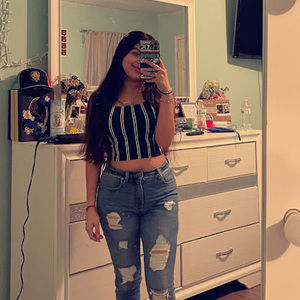 Meet your Posher, Amariz